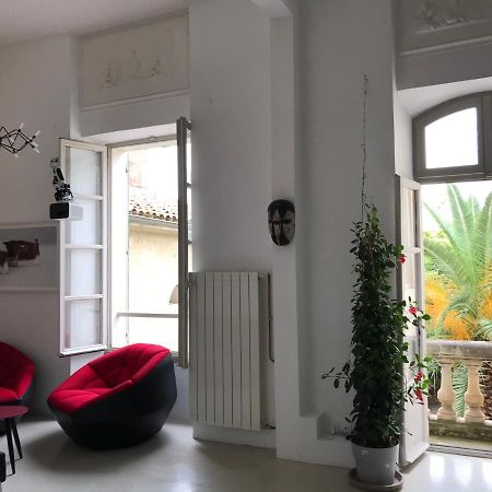 Appartement A La Roquette, Dans L'Hotel De Divonne, Classe. Arles Exteriör bild