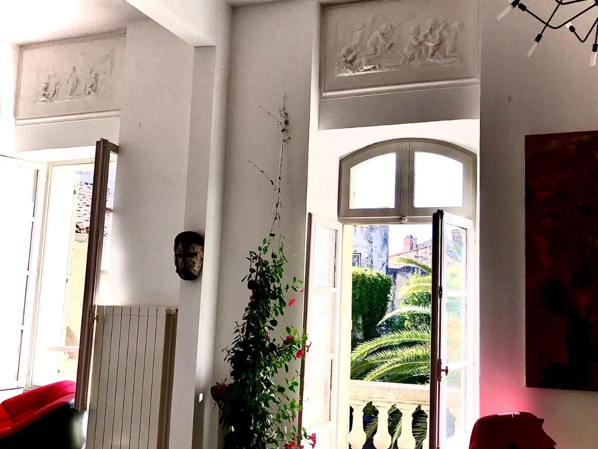 Appartement A La Roquette, Dans L'Hotel De Divonne, Classe. Arles Exteriör bild
