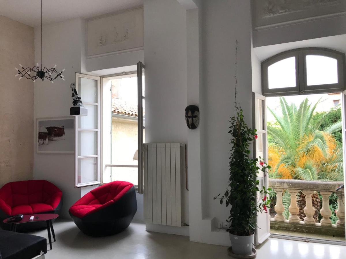 Appartement A La Roquette, Dans L'Hotel De Divonne, Classe. Arles Exteriör bild