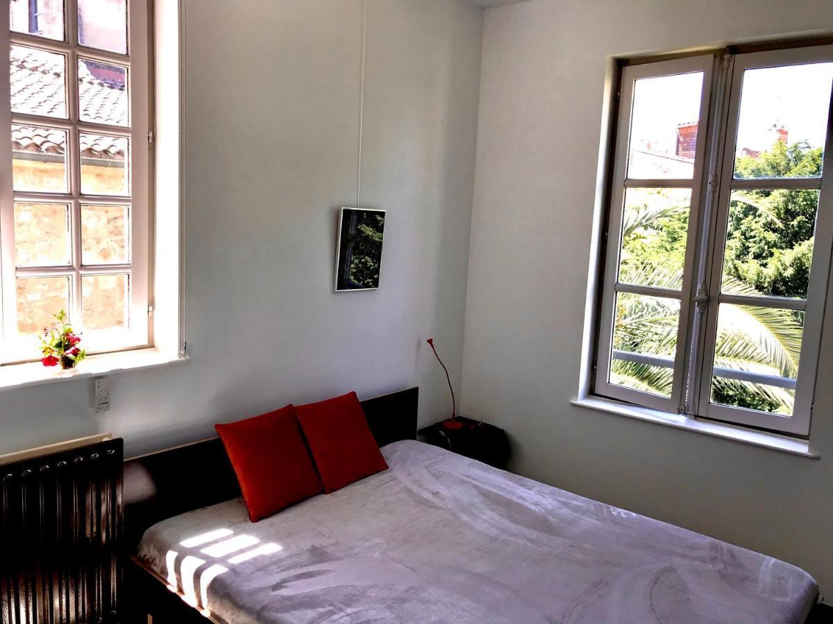 Appartement A La Roquette, Dans L'Hotel De Divonne, Classe. Arles Exteriör bild