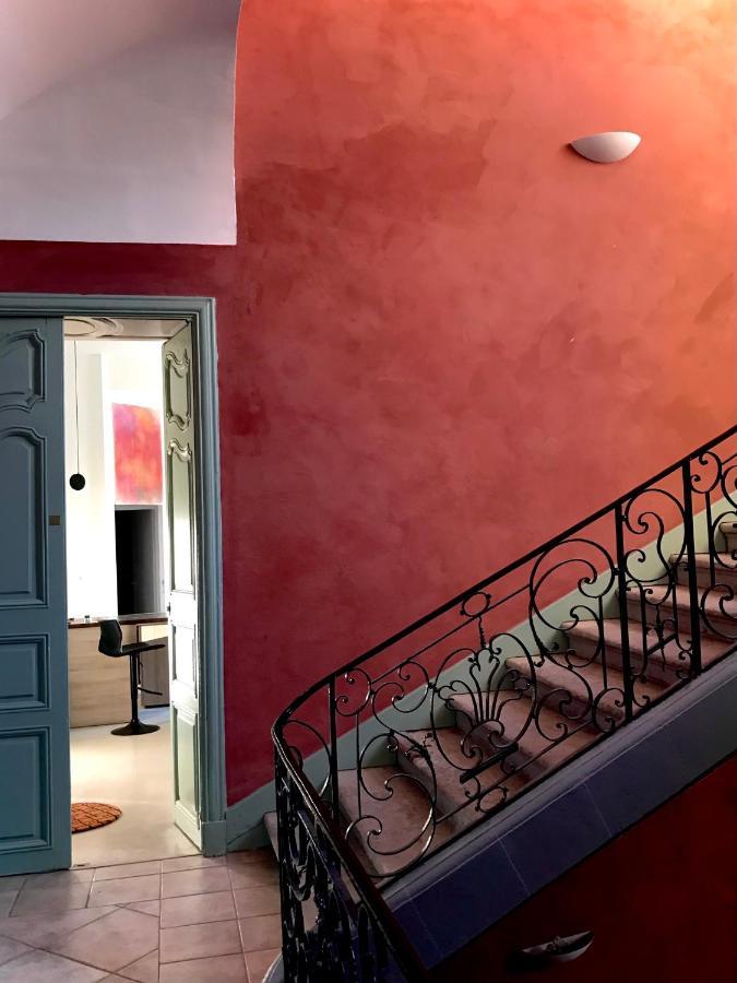 Appartement A La Roquette, Dans L'Hotel De Divonne, Classe. Arles Exteriör bild