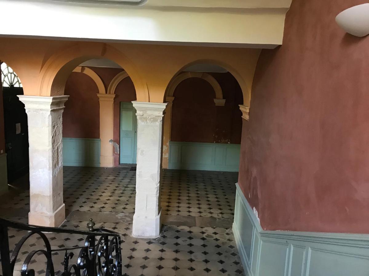 Appartement A La Roquette, Dans L'Hotel De Divonne, Classe. Arles Exteriör bild